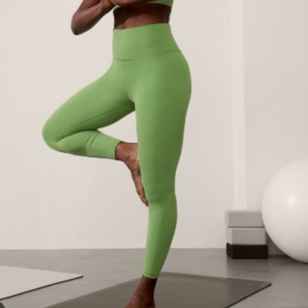 Like New! ATHLETA Salutation Stash Tight Vibrant Green Leggings in Size XS